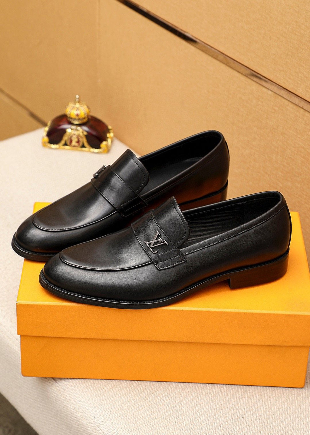 微商相册测试鞋子-Louis Vuitton Black LV Hardware Loafers — front