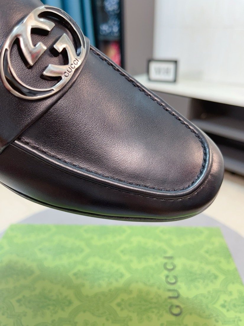Gucci Metal-Accent Loafers — detail